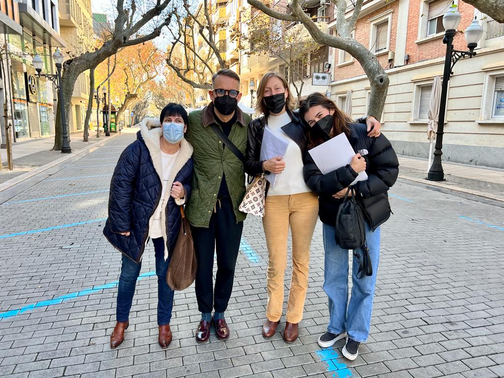 StarckEstates's tweet image. Auch während der Betriebsferien ist Starck-Estates im Einsatz 😉
So freuen wir uns mit unseren polnischen 🇵🇱 Käufern zum Erwerb einer Altbauwohnung in Pego 😍 
Und auch unsere Verkäuferin ist total happy das ihr Objekt in gute Hände gekommen ist. 👌

👉starck-estates.com/.../wohnung.../