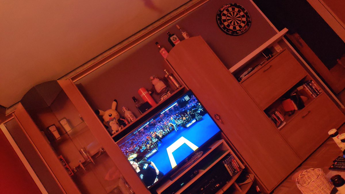 mrkeepcool's tweet photo. Lasset das Spiel beginnen! 
Michael is left, Peter is (W)Right!
#heißwieeinvulkan #moieismoieheutisheutunmoieismoie #dartzn #Dartsworldchampionship @ElmarPaulke @maximiser180 https://t.co/YDoBr7drqL