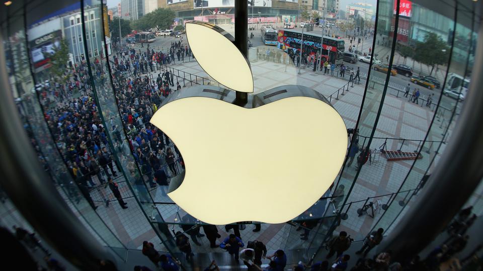 Apple Becomes 1st Company Worth $3 Trillion—Greater Than The GDP Of The UK forbes.com/sites/zacharys…