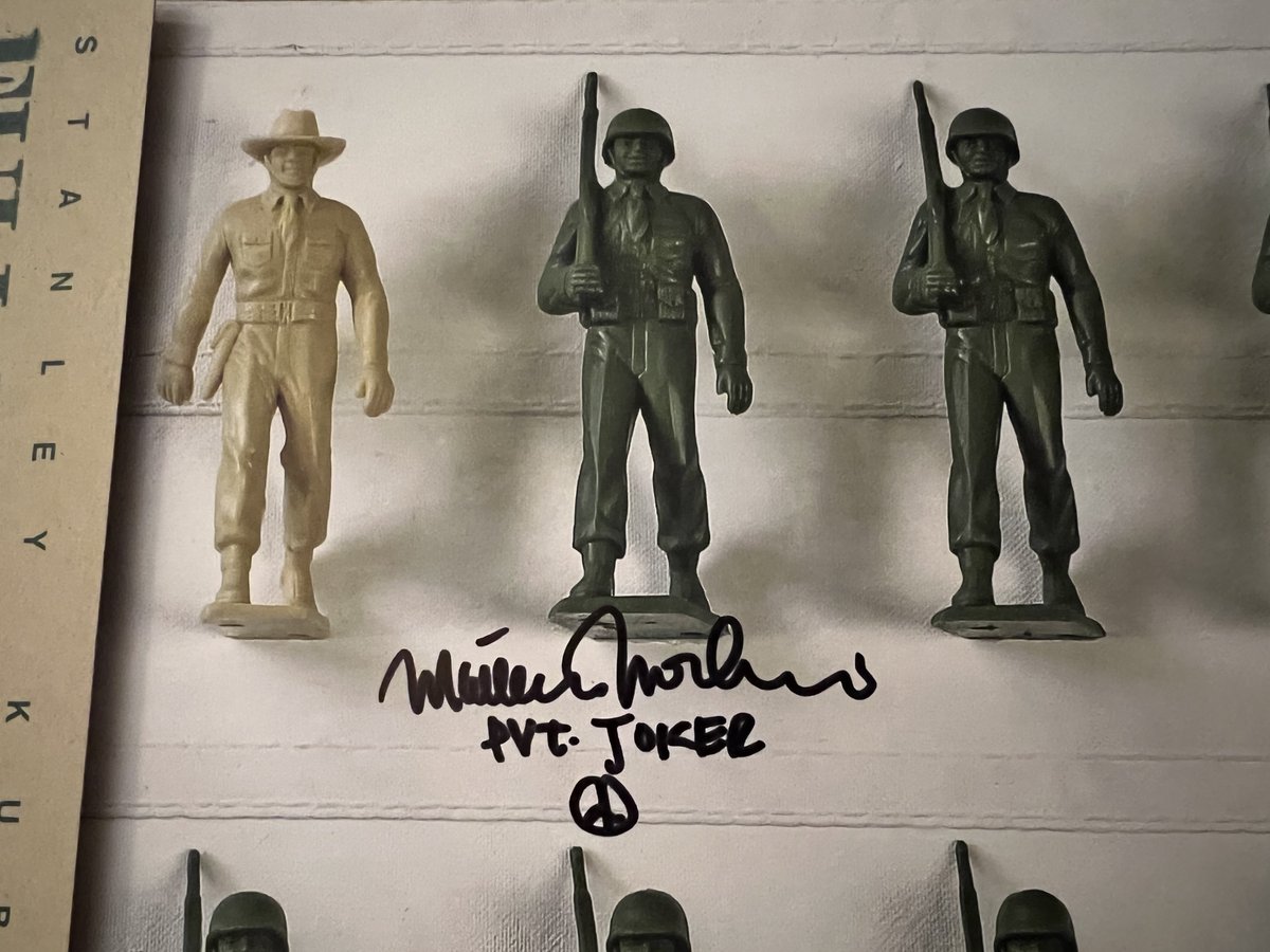 MatthewModine's tweet photo. Happy New Year! #ModineMonday is back! RETWEET by Monday, January 10 for a chance to win this signed FULL METAL JACKET Soundtrack LP from #Mondo. This SOLD OUT vinyl record features new album art by @Alan_Hynes. I'll pick one winner and announce next week. Good luck! ☮️ https://t.co/LFnZ8pJZPU