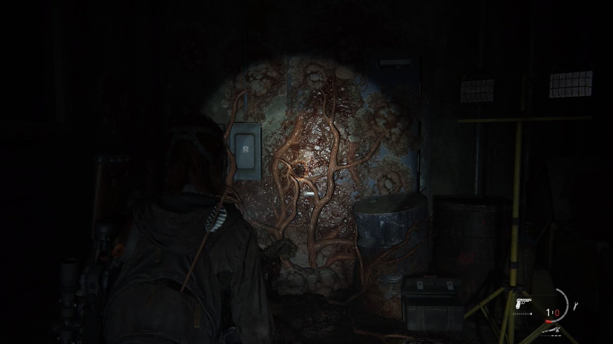 sishisi_44's tweet photo. Playing #TLOU2 on grounded and I am constantly in this state. :-| #PS5share #PS4share https://t.co/qtGSblCutN