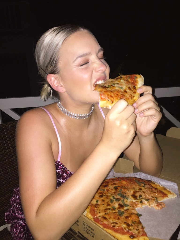 historyofAM's tweet photo. Today - 5 years ago (03/01/17) - "2017 = eat less bread" 

FS. https://t.co/ZitPIBIvUo