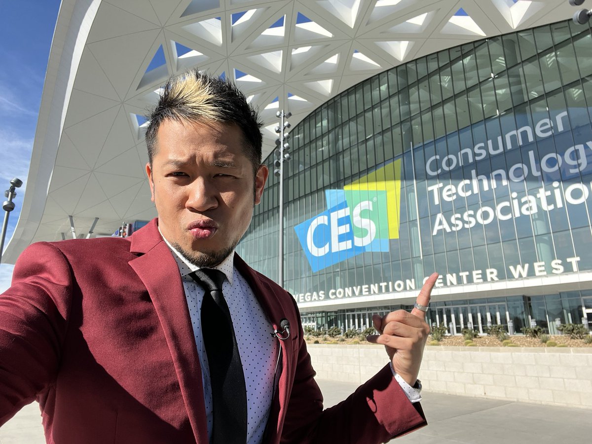 briantong's tweet photo. It's officially OFFICIAL! I'll be hosting #CES2022 This brand new West Hall is so fresh and and so clean! See you here 💪🔥🔥🔥 https://t.co/LMCMKeQ9gc