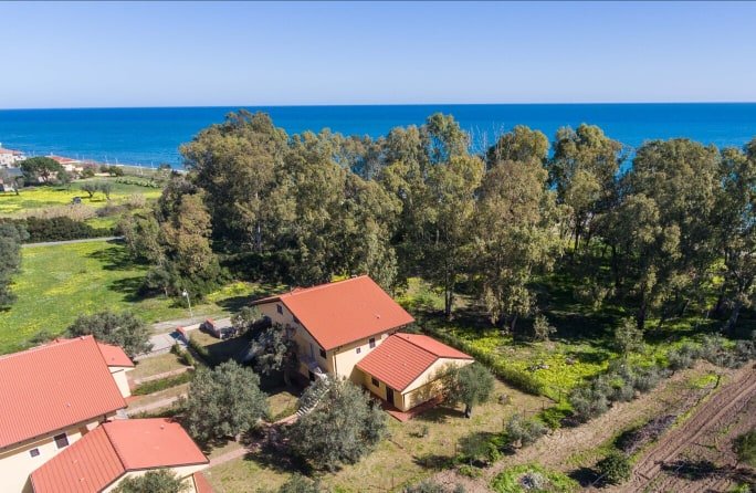 Secondhomeeu's tweet photo. #DroomhuisGezocht ? Strand appartement Italie € 70.000
Inclusief : 2 slaapkamers en 58 m2 groot ,op eigen grond , centrale Airco , ingerichte keuken , terras , parkeerplaats en zee op 100 meter #calabrie
En.....Direct van de eigenaar / architect https://t.co/DKLuaT3lYf https://t.co/opAKv0tznU