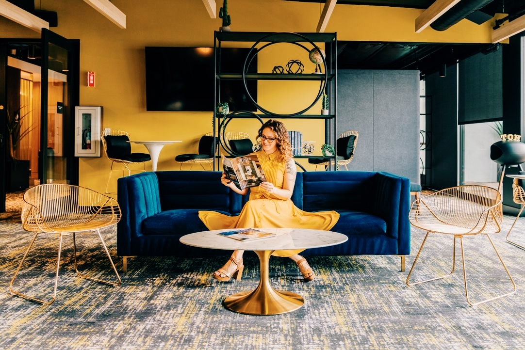 FlanneryXchange's tweet photo. Working from Flannery Exchange doesn't have to mean all work and no play! 

Take a break from your screen and dive into a nice book from our lounge, one of the many amenities offered to our members.

📷 Morgan Janney by Jamie Bergandi

#palmsprings #flanneryexchange https://t.co/dZ0p1XZufE