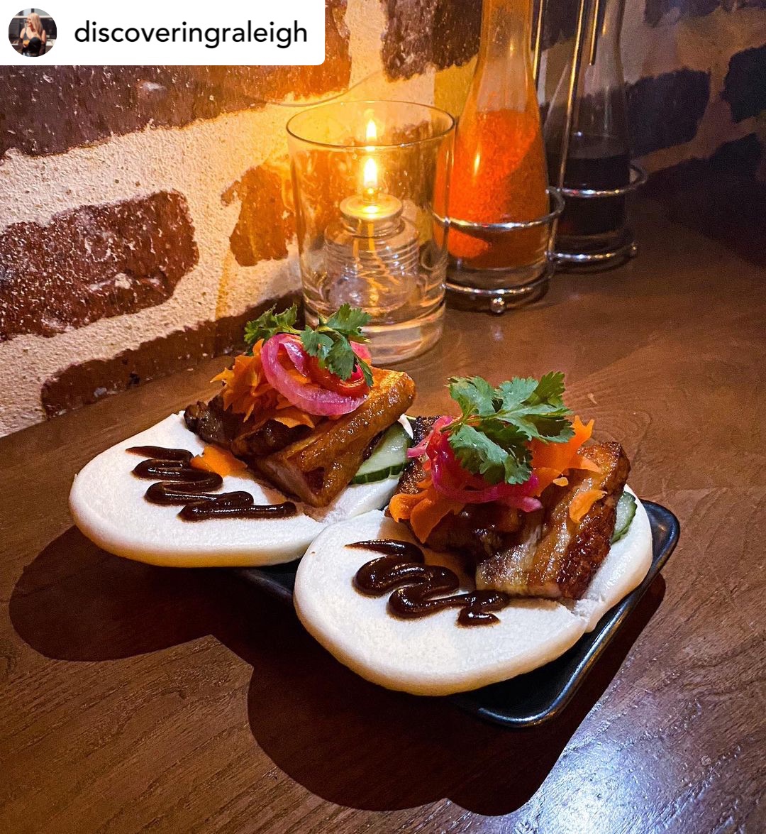TonboRamen's tweet photo. In need of some good vibes right now? ๐ฏ Treat yourself to Pork Belly Buns by candlelight. ๐
๐ธ by #discoveringraleigh
#TonboRamen #BaoBuns #MondayBunday https://t.co/2aLw20pbwi