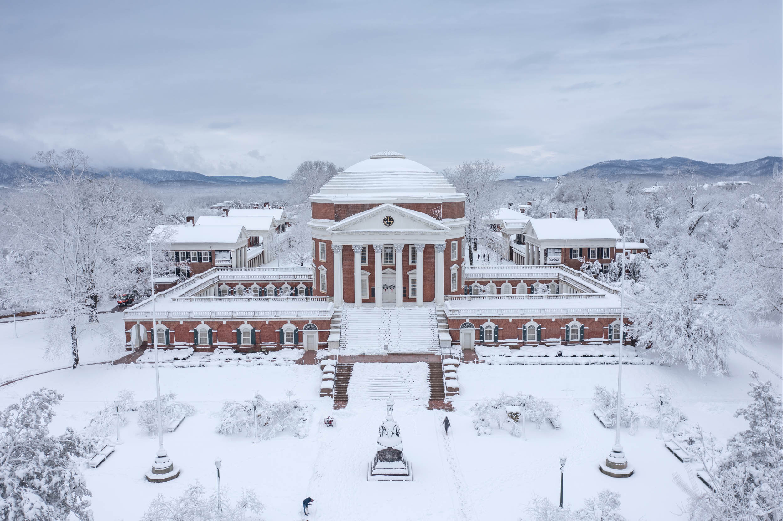 Uva Christmas Break 2022 Uva On Twitter: "Here Are A Few Snow-Covered Moments From Today. ❄️  Https://T.co/Eiybhyfivy" / Twitter