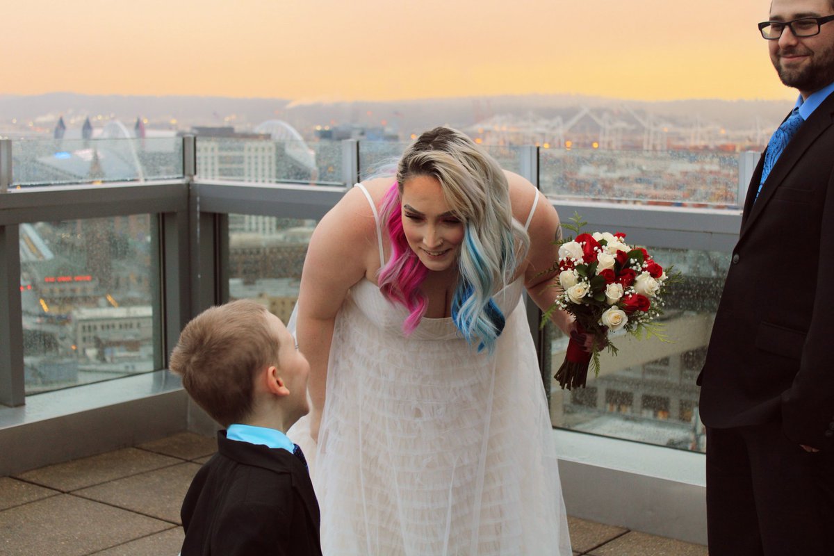baddddwolf's tweet photo. Here are some photos from my wedding in December. Because why not?
Photos by @Disneygeek1997
#Seattle #seattlewedding #MondayMood https://t.co/DAjUxAaBgK