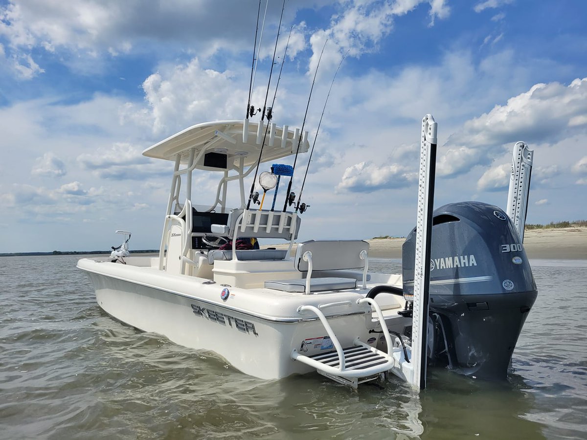 SkeeterTeam's tweet image. In many places it's a little cool out right now, but in some places it's just right!! 
📸Lee Kennedy
#skeeter #SX2550 #eatsleepfish #saltlife