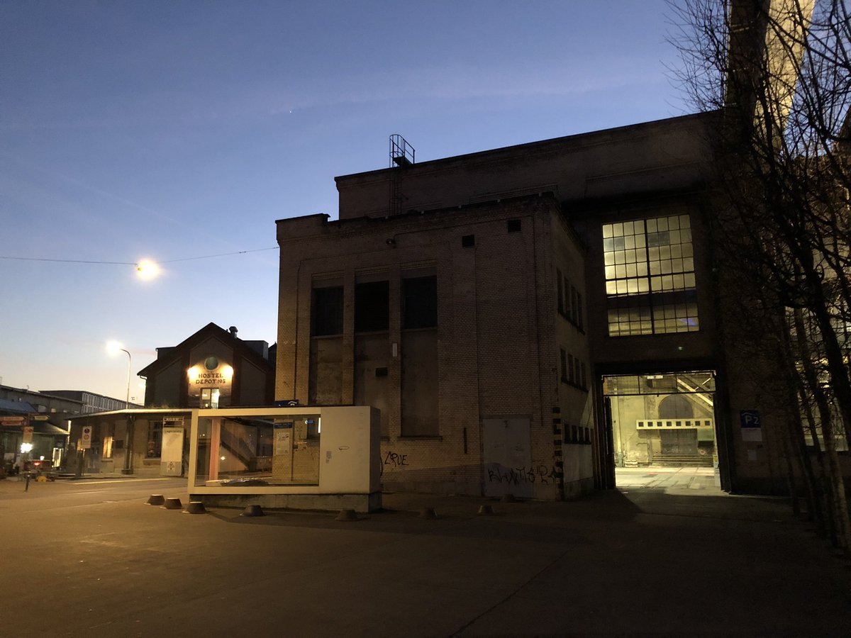 amezitia's tweet photo. Winterthur am Lagerplatz.
Das schönste Parkhaus Europas: Halle 53 Sulzer-Areal✨
Einen angenehmen Abend.
#winti #lagerplatz #kunstkasten #winterthur #sulzer 
@SulzerLtd @ZHAW @rillana64 @ntomasgarcia @taxiphilosoph @the_aeschli @MuseumSchaffen @haustierkrippe @WalterEicher https://t.co/kcYJSofLJm