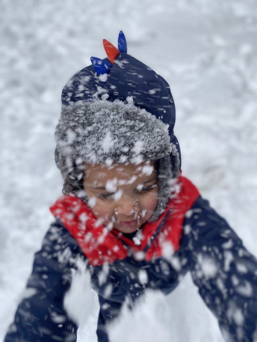 mosmith11345's tweet photo. I guess he loves the snow this time around. Last year was a different story.🤦🏾‍♂️ https://t.co/Qfqp4o9cNa