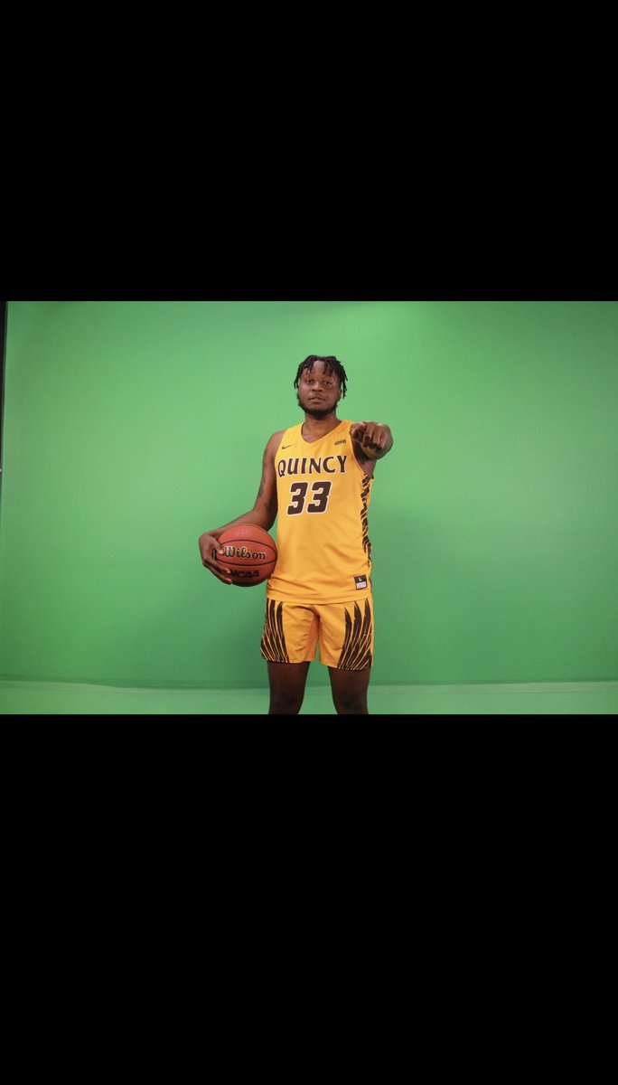 Tahkey_'s tweet photo. I just want to start off by thanking God, my family, and Quincy coaching staff with that being said I’ve decided to open my recruitment back up by entering the transfer portal May God bless🙏🏾🏀 https://t.co/6vg5r3ztYu