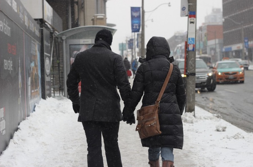 cityoftoronto's tweet photo. #ExtremeColdAlert Bundle up and stay warm today! @TOPublicHealth shares tips to stay healthy and safe:
https://t.co/Gv9laPKYam https://t.co/VfUDFI5fea