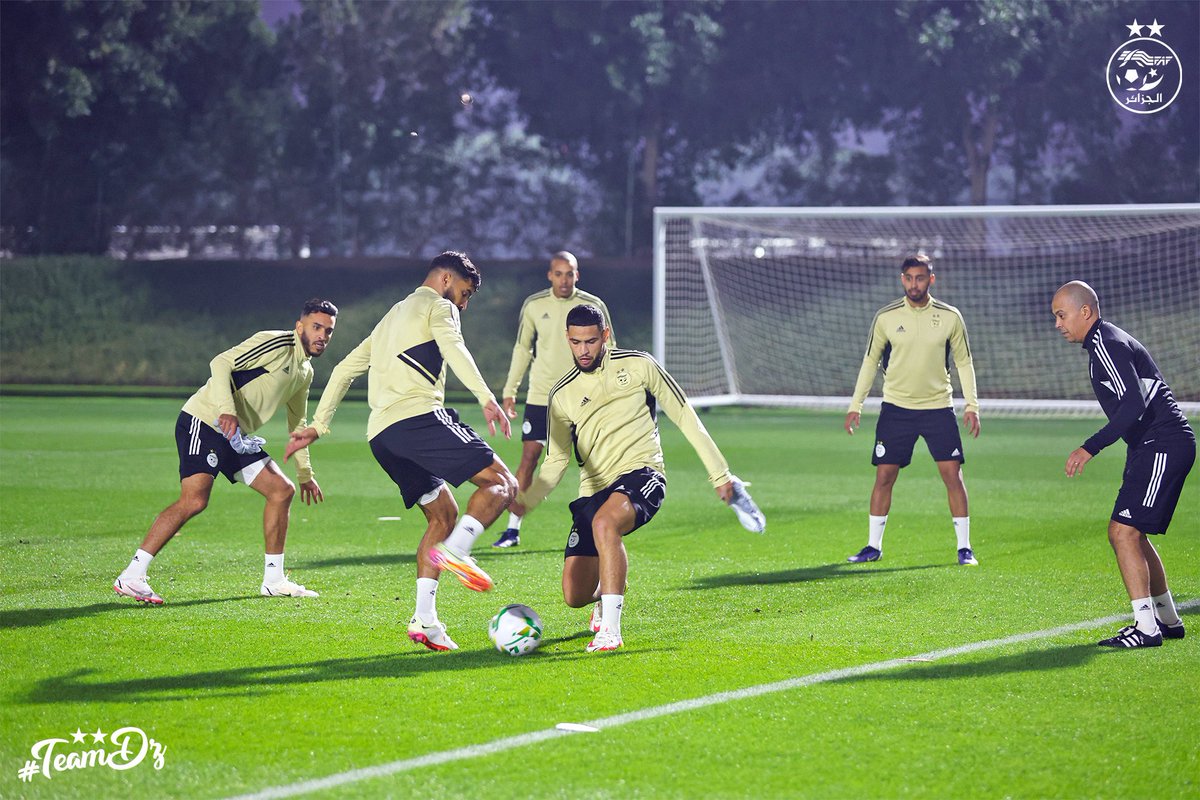 LesVerts's tweet photo. 📸 بعض الصور من الحصة التدريبية لعشية اليوم ⚽️
#LesVerts #teamdz 🇩🇿👊🏼 #123vivalAlgérie #LesFennecs #TotalEnergiesAFCON2021 https://t.co/xsJjL0q5yD