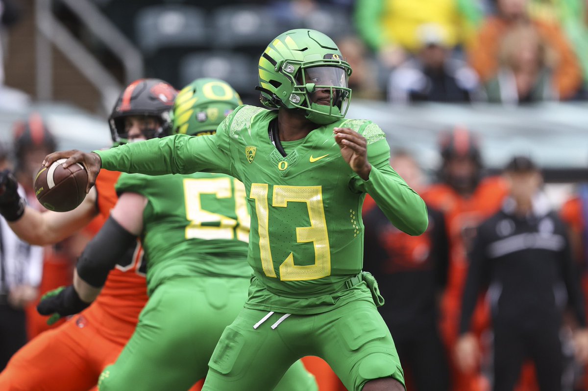 DuckFootball's tweet photo. Anthony Brown led the Pac-12 in total offense this past season with 3,647 yards, the first @oregonfootball player to do so since Marcus Mariota’s Heisman season in 2014.

Brown led the league in completions that gained 10+ yards (119), 20+ yards (41) and 30+ yards (19). #GoDucks https://t.co/4dw9Cn2X4w