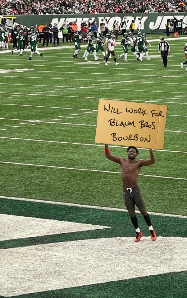 BlaumBros's tweet photo. Antonio Brown may be a hot head, but at least he has good taste.  

#unemployed #antoniobrown #blaumbrosbourbon #illinoiswhiskey #illinoisbourbon #blaumbros https://t.co/VIywQPDJtS