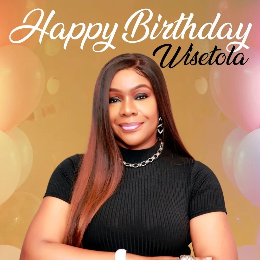 cloverlin1's tweet photo. Korikosun.  Ore mi attata.  Ore mi to dara julo. Omoluabi. Inurere. Ibeji mi. Sister mi. Day one. Ride or die. From morning.  Friend till the end. Paddy for life. 
God bless you today and always. God keep you and elevate you. 
Happy birthday sis  💓  #dsfl https://t.co/WTWHuca9l1