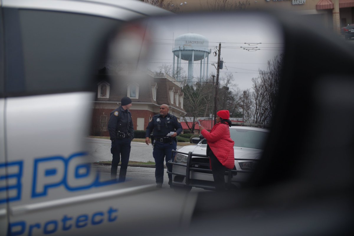 RiverdalePD's tweet photo. Our officers are doing their best to stay warm and serve their community! Stay safe during inclement weather and prevent crime by not leaving your car running and unattended in the morning to warm it up

#police #policeofficer #coldfront #winter #riverdale #riverdalepd #georgia https://t.co/d3DHtnZhCZ