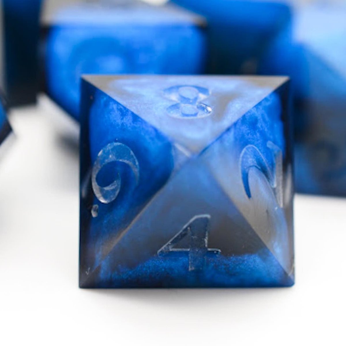 Happy Monday, Makers! Rolling into the New Year can be intimidating so take it slow 🎲✨

📸 The Maker: instagram.com/sevenfatesdice/

🌟 The Resin:  bit.ly/3mevX8B