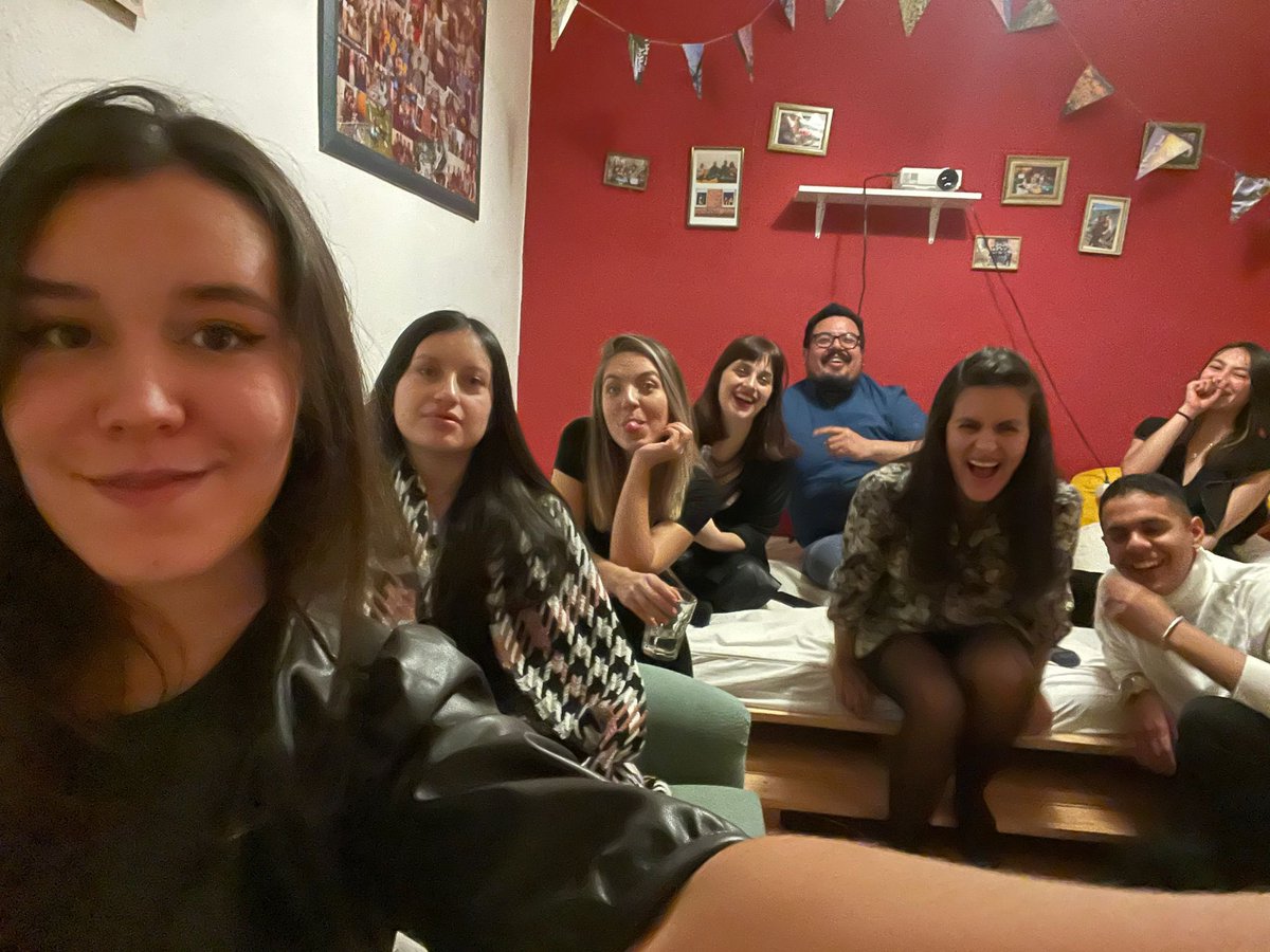 Moralesestef's tweet photo. Aquí con los amigos celebrando año nuevo ♥️ https://t.co/EQahb3EG7w