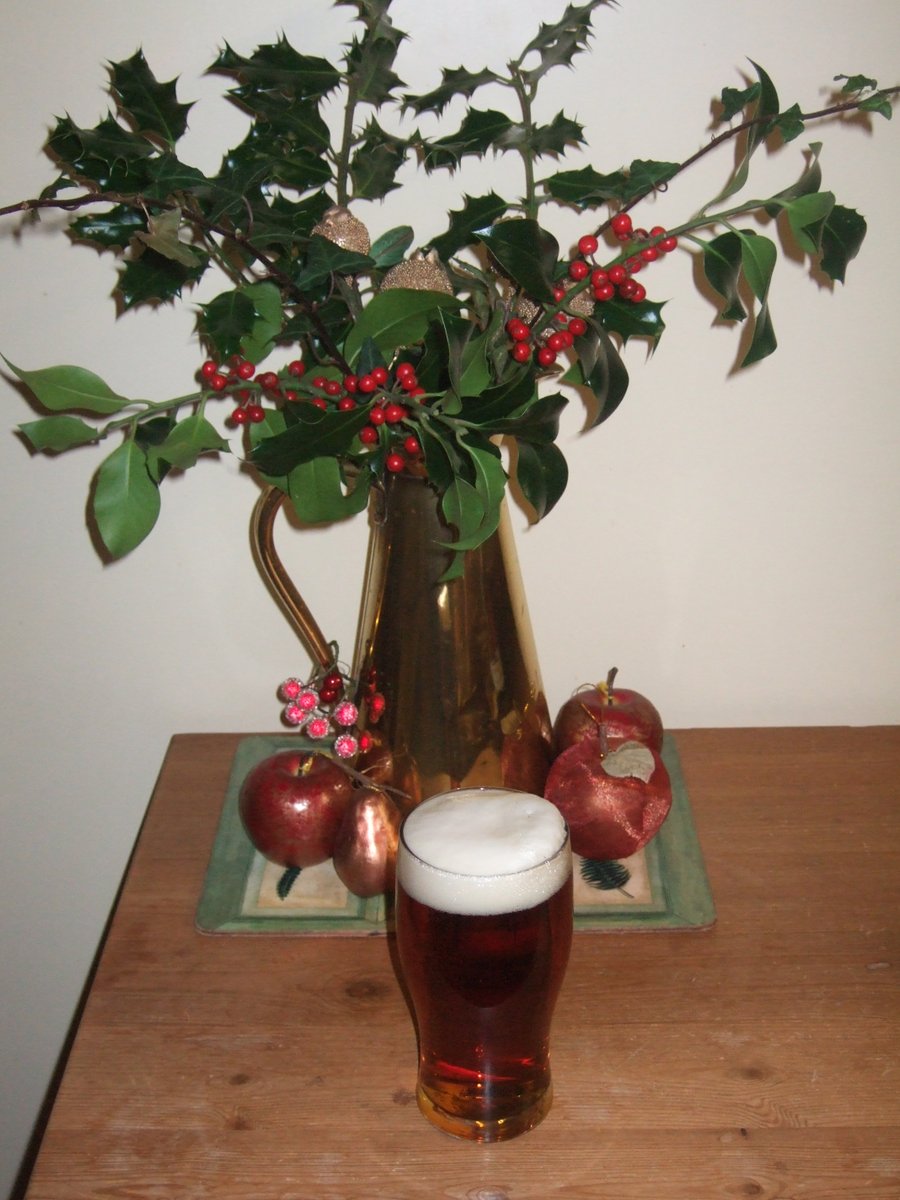 PMScrayfield's tweet photo. 'The Professor'! This is Abbot Ale - proper 1420 if ever a drink was. #TolkienBirthdayToast https://t.co/Z9dS6NN1rX