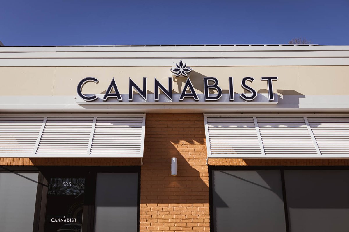 cann_company's tweet photo. #Cannabist has made it to Virginia! 🎉 This marks our 4th location in the state and our 80th dispensary nationwide. https://t.co/9yx7UnXgQx #higherexperience #VirginiaBeach #ColumbiaCare $CCHW $CCHWF https://t.co/DcXWbhTQGs