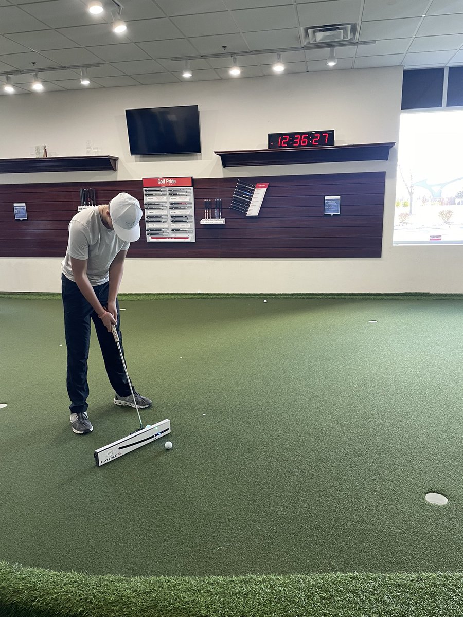cwdog22's tweet photo. Let the 2022 season begin…⛳️🏌🏽#flatstick #evolutionputting #correct2compete https://t.co/XKgGggLf5H