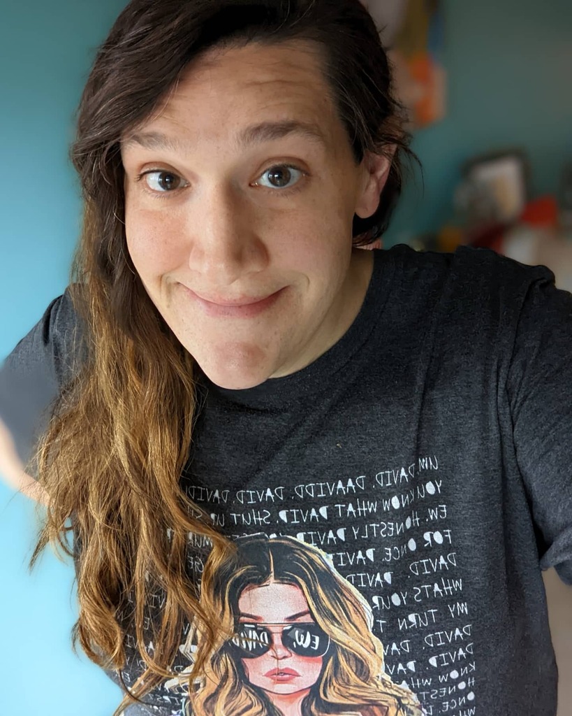 Runningactor's tweet photo. Happy New Year! 2021 was a long tough year of growth and challenges and I'm looking forward to another year of growth in 2022, and channelling some Alexis Rose girlboss energy into reaching goals.
#ewdavid #nomakeup #nomakeupmonday #thisiswhattranslooks… https://t.co/RvdfmUa0ly https://t.co/nYnwisUNva