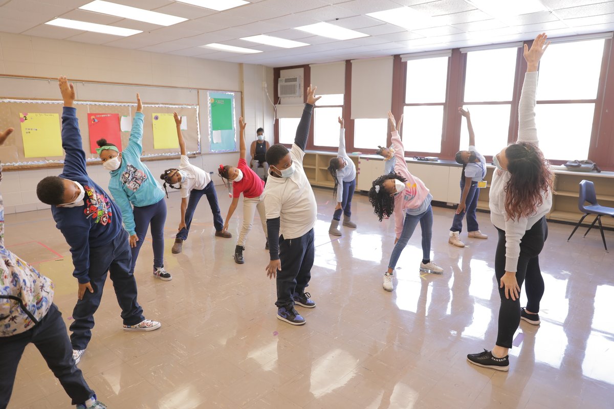 ChiPubSchools's tweet photo. Warm smiles and bright minds. Welcome back from winter break CPS students and staff! https://t.co/aZofjlgCw9