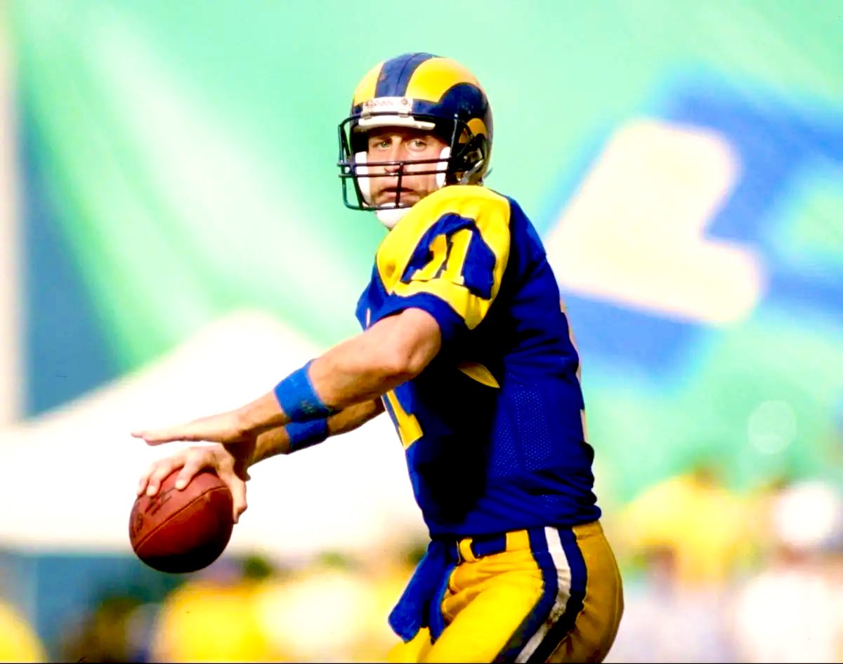 RamsNFLReport's tweet photo. Happy birthday to the man @jimeverett! Thank you for always being such an interactive member of Rams Twitter. We love you #Rambassador! https://t.co/pMYBpPeSzt