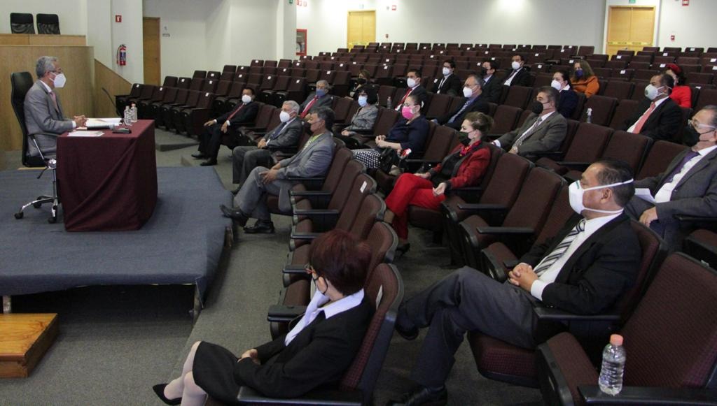 tsjoaxaca's tweet photo. #Enterate Este tres de enero, el titular del PJEO, Magdo. Eduardo Pinacho Sánchez, realizó la declaratoria oficial de apertura del primer período ordinario de sesiones, correspondiente al año 2022, de los Plenos del Tribunal Superior de Justicia y del Consejo de la Judicatura. https://t.co/Mat5HoD5g4