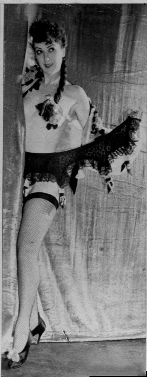 BazoomBurlesque tweet media