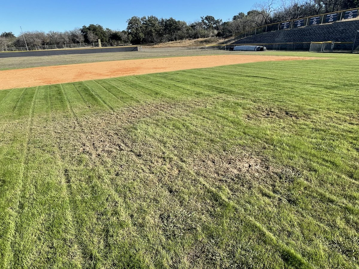 BroncoHardball's tweet photo. 🚨 Soap box🚨Us coaches put in a lot of work to make fields look the best they can. It only takes a few selfish people to mess things up. You don’t hit fungo from the infield grass, you don’t throw BP on the grass either. Use the platform. Rant over. https://t.co/g8WqATRBTW