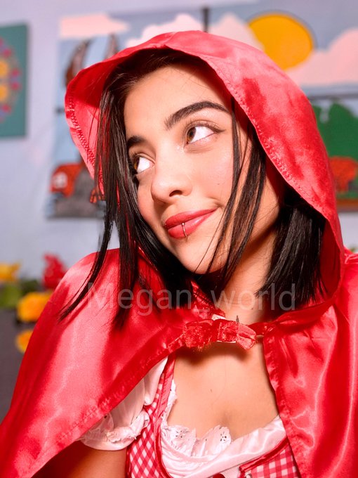 There was once a little red very happy and eager to find her big bad wolf!🐺 https://t.co/2F4MBq6GRO<a href="/tag/cbholidays"class="tags"><span>#cbholidays</span></a>