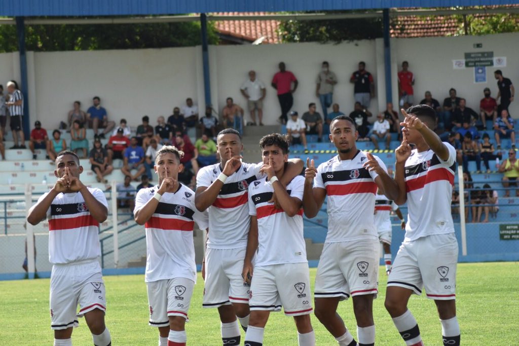 SantaCruzFC's tweet photo. #BaseForte | O Santa Cruz estreou bem na Copa São Paulo de Futebol Júnior (@Copinha). Com gols de Felipe e Cristiano, o Santa derrotou o União ABC por 2x0, nesta segunda-feira (3), na cidade de Iacanga, interior de São Paulo.

📸: Israel Lima

Veja mais: https://t.co/AwrHARcbHd https://t.co/TXCM2yGYkT