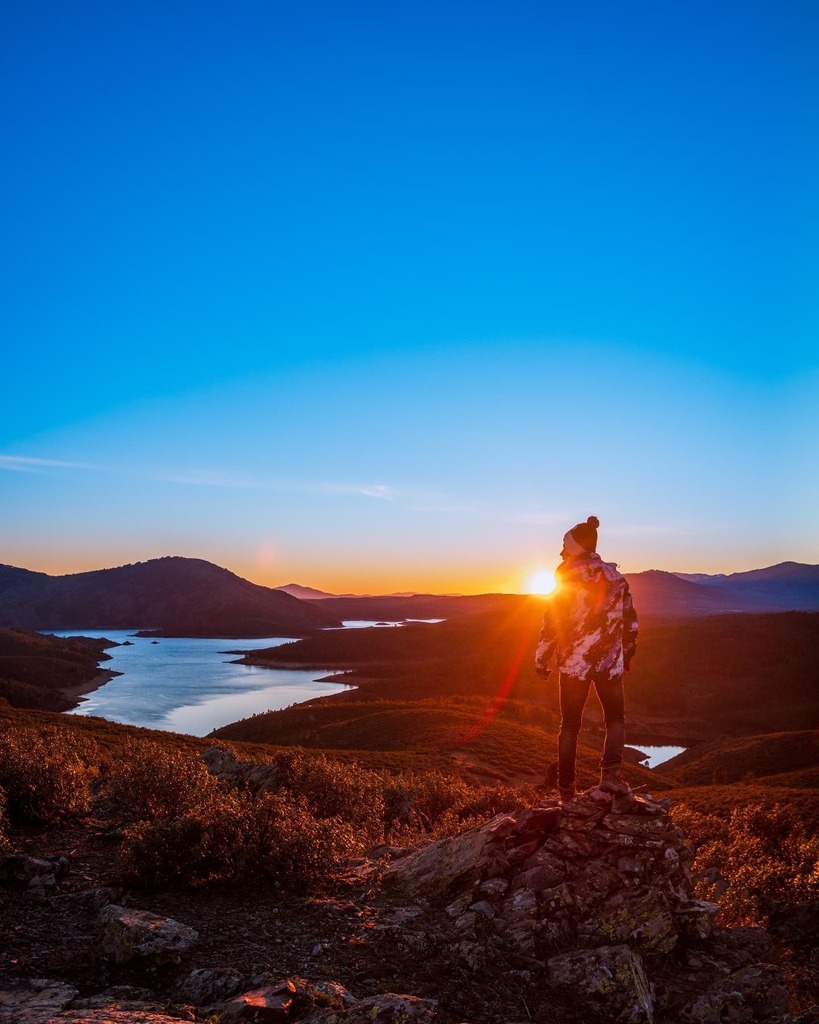 PauulVM's tweet photo. Cuántos atardeceres recuerdas?

#sunset #mountain #nature https://t.co/Dn2uU4sPM7 https://t.co/fn5qgTnEDX