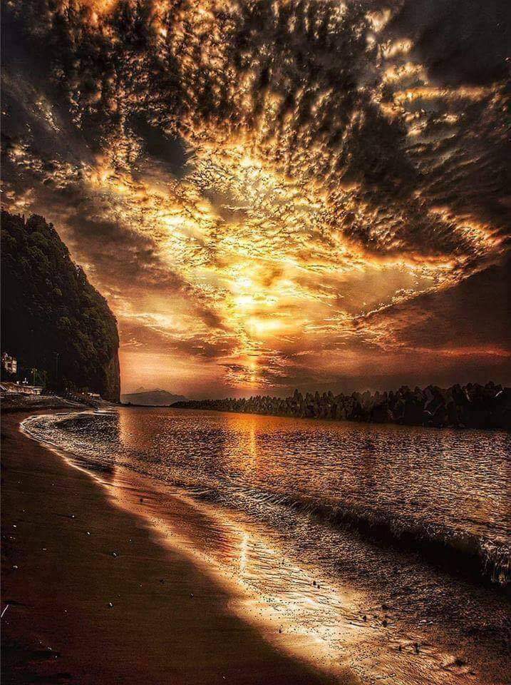 AcarZeyno's tweet photo. Good nights World... https://t.co/Vi8O1NGNbD