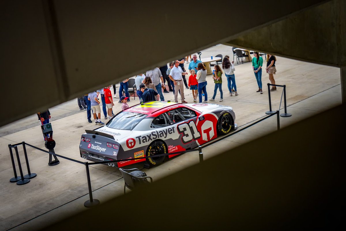 cwallis347's tweet photo. Honored to be a part of this unbelievable team as we welcome @MyattSnider and @TaxSlayer to the No. 31! 2022 is already off to an amazing start and I can’t wait to see where we go from here. #SeeYouAtTheTrack @JohnBommarito @j66anderson https://t.co/4lmVPqjuKl