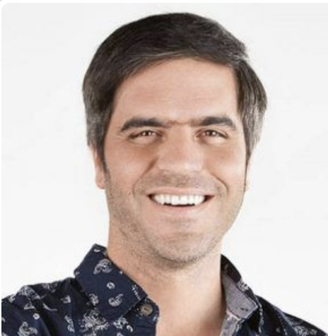 Santanolion's tweet photo. Le digo a mi hija que si sabe quien es Manolo Escobar , le enseño una foto y me dice si es familia de @ErnestoSevill17 , la verdad es que son clavaditos https://t.co/5mcyzlBjkQ