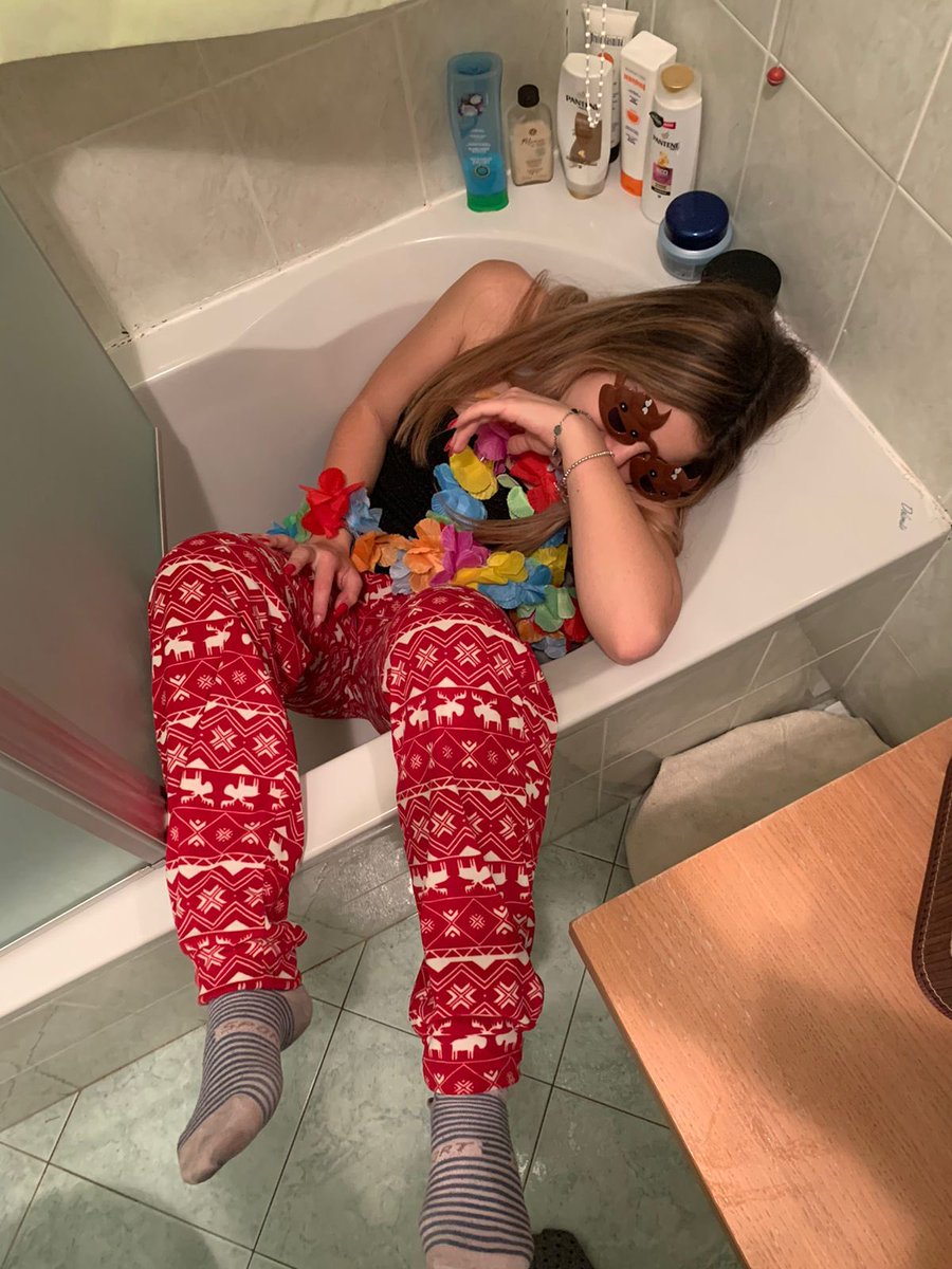giuliascifo's tweet photo. “e 'ste foto imbarazzanti di stanotte resteranno delle prove” https://t.co/oeUrZzkevI
