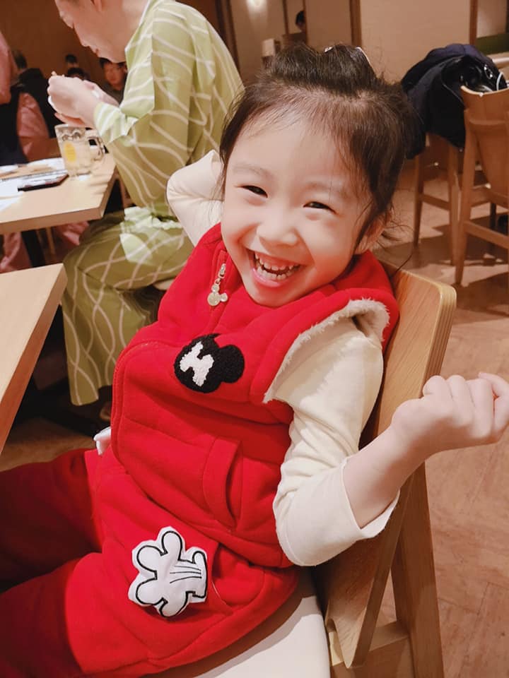 shinesdw_lee's tweet photo. Eat what she likes. Just be happy. https://t.co/c5oGkFPSgN