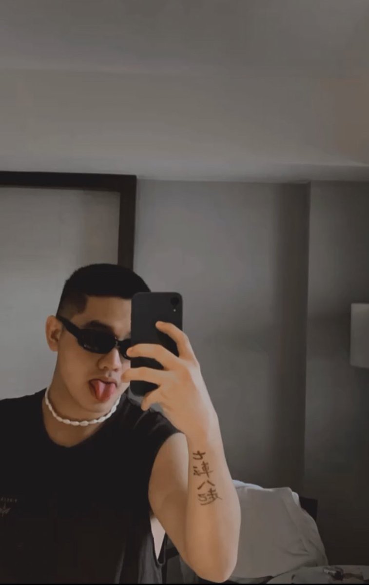 indemmand's tweet photo. island boy lewk https://t.co/M9AQJzLXbv