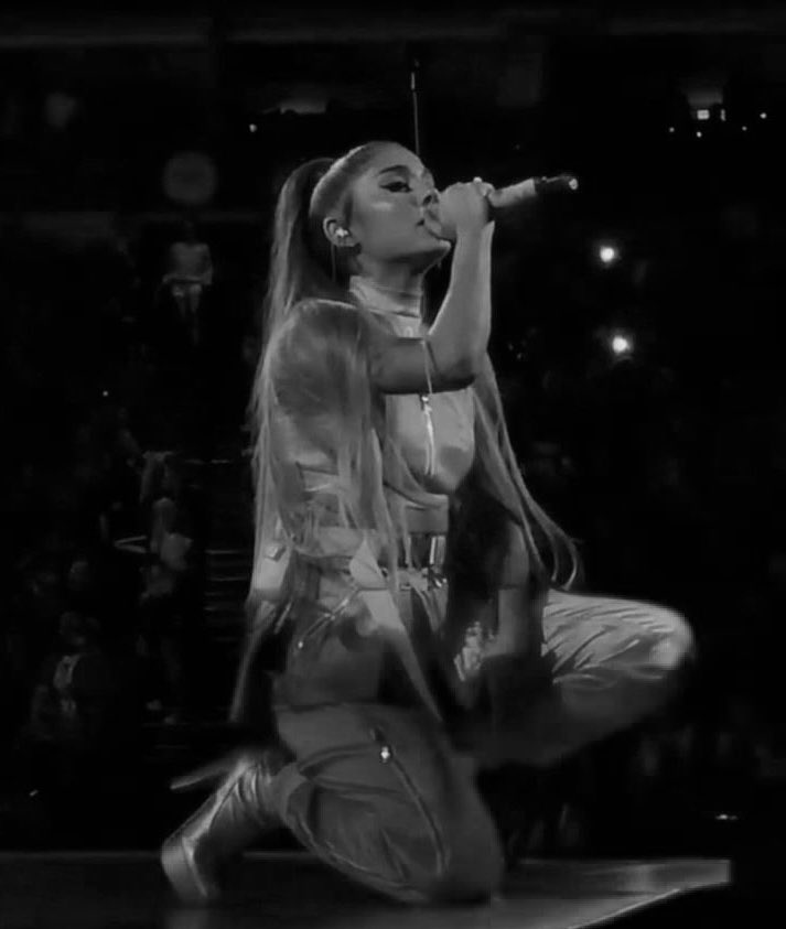ARIGFEED's tweet photo. hi ! this account is dedicated to ariana grande and posting daily feed of her :) hope you enjoy ! https://t.co/tbCiSRYijO