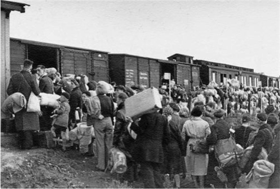 January, 1945 | The SS deports hundreds of prisoners to other camps within the Reich every day, as the allied troops get closer to Auschwitz. Many die on the road.