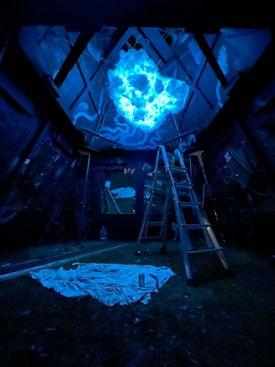 theCryptic0wlxx's tweet photo. โณ๐โฒ Mural Ziggurat โณ๐โฒ
Built for @evolutions_festival 2021
.
Engineered by @ovid_the_forest
Artists: @geddesjones & @stetzism
Produced by: #crypticgallery
Support: @evolutions_festival https://t.co/uPVcUbFz1Y