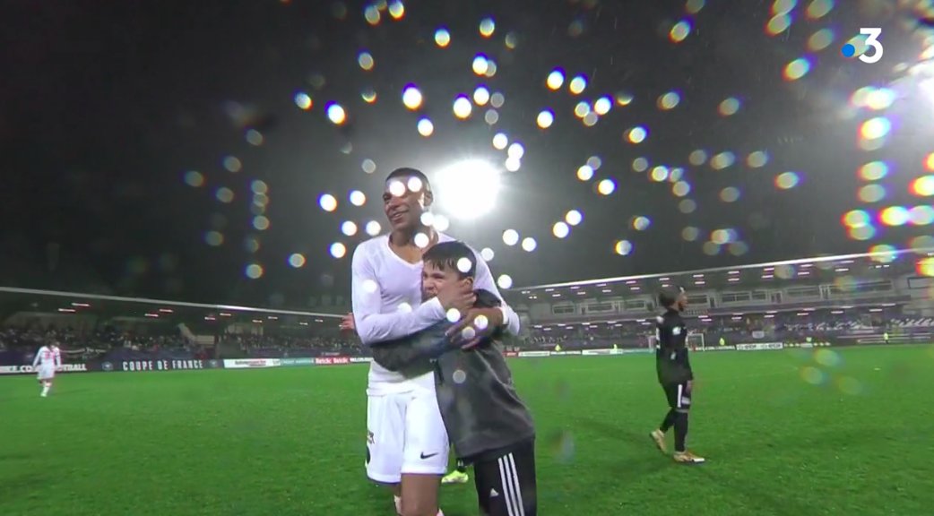 psgcommunity_'s tweet photo. LE FOOTBALL ❤️ https://t.co/Tf1jybCeEY