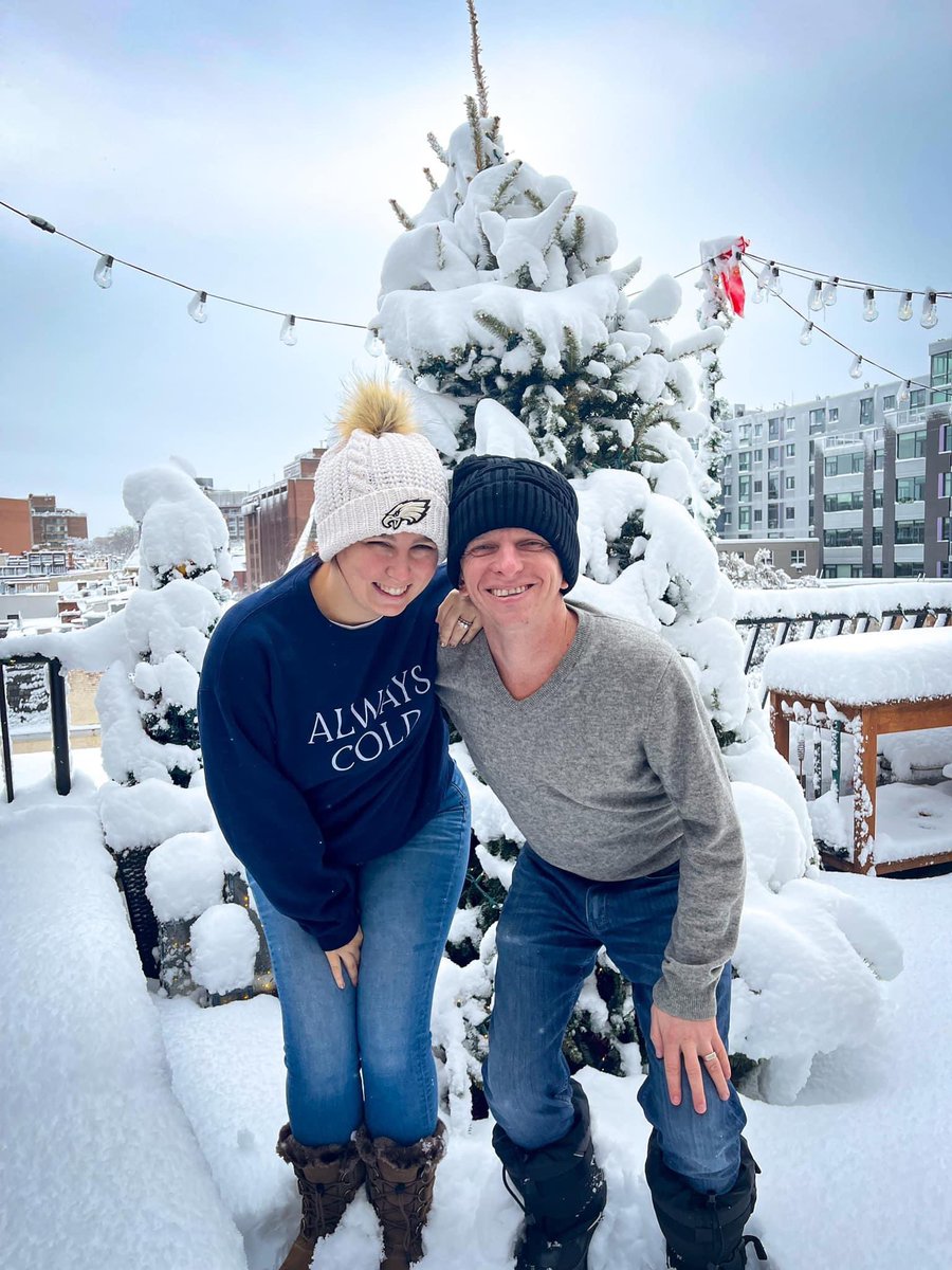 MrsPalcher's tweet photo. @AldrinEagles @PrincipalWolfe @aldrineaglespta @fcpsnews Happy Snow Day @AldrinEagles Mr Palcher and I took a walk and had fun in the snow in Washington DC! https://t.co/v0oSaUrfRd