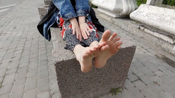 Another vid sold! Barefoot Nina walks on the street https://t.co/O3270lqoVE #MVSales https://t.co/pE<a href="/tag/mvsales"class="tags"><span>#mvsales</span></a>