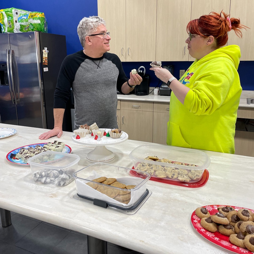 1SEODigital's tweet photo. It’s never too late to continue the holiday cheer! Our team kicked off 2022 right with sweet treats and a gift exchange! Damian emerged as the baking champion with his delectable Oreo truffles, this time. 👨‍🍳 YUM! 😍 #BakingContest #GiftExchange #HolidaysContinued https://t.co/4zGi7zAm2q