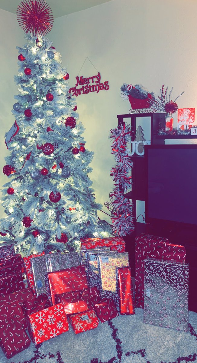 PrincessBwi_'s tweet photo. MINE ❤️ but happy holidays from mine to yours, since I never got the chance to post on Christmas lol. &amp; Happy new year 🤍🤞🏼 https://t.co/ZkTAo7EK9Y